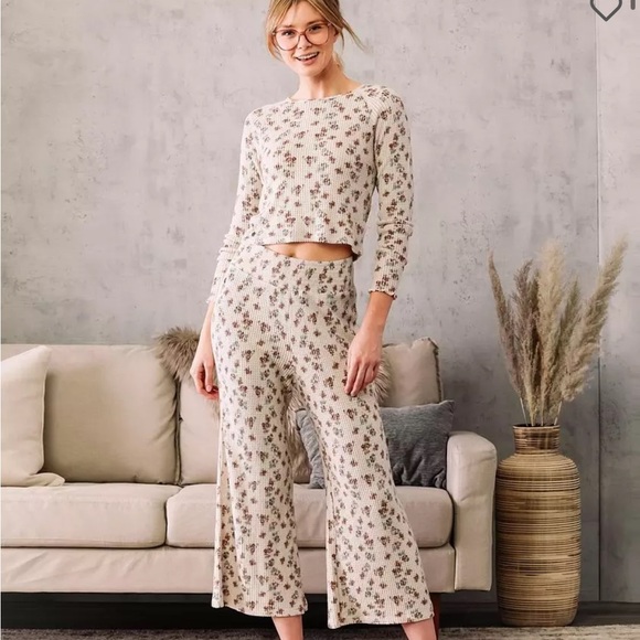 Waffle Knit Wide Leg Cropped Pant Set! - Picture 1 of 11